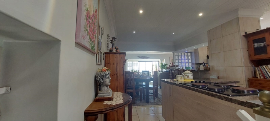 4 Bedroom Property for Sale in Wavecrest Eastern Cape